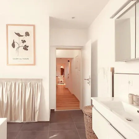 Zentrales Turm-apt Mit Terrasse Άμπεργκ